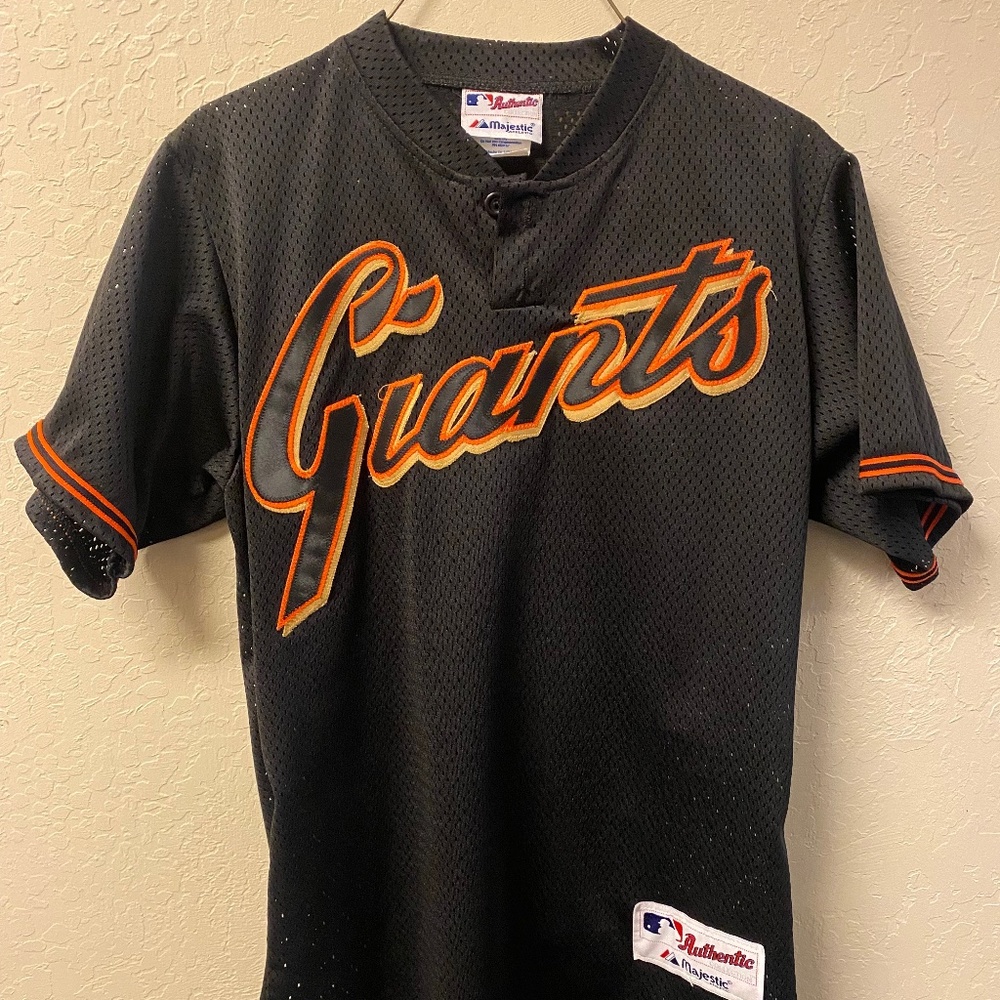 San Francisco Giants black batting practice jersey. "Giants" script logo. Small.